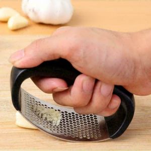 Family Gifts Guide כלי מטבח שימושיים יפים מגרסת שום